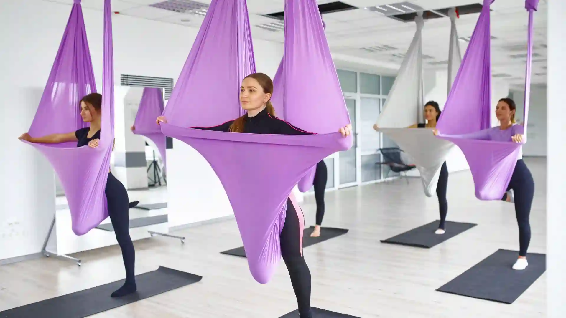 יוגה אווירית ברמת גן